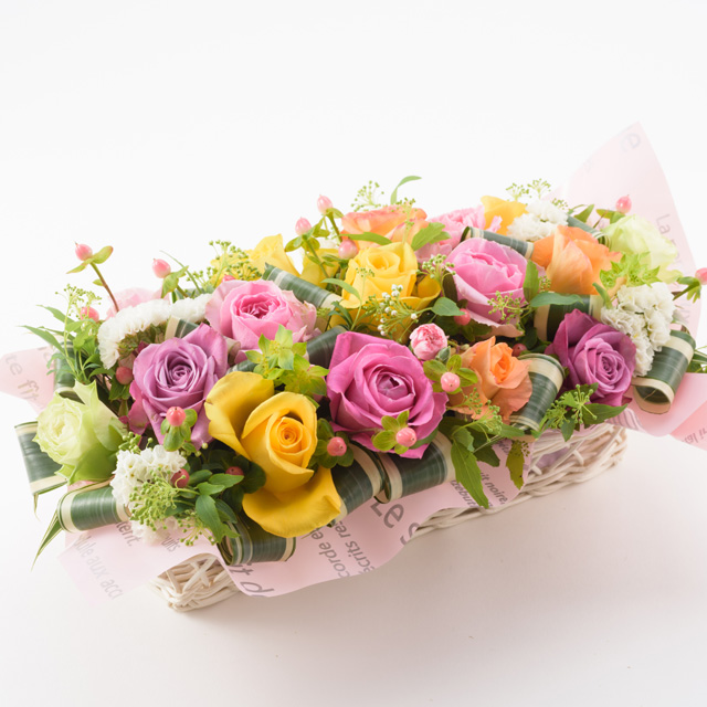 テーブルアレンジ4300円a 生花 送料込み バラの花束 アレンジメントのギフト通販 にこにこバラ園